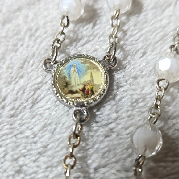 #530 White Bead cross Rosary 17 inches long - Picture 5 of 6